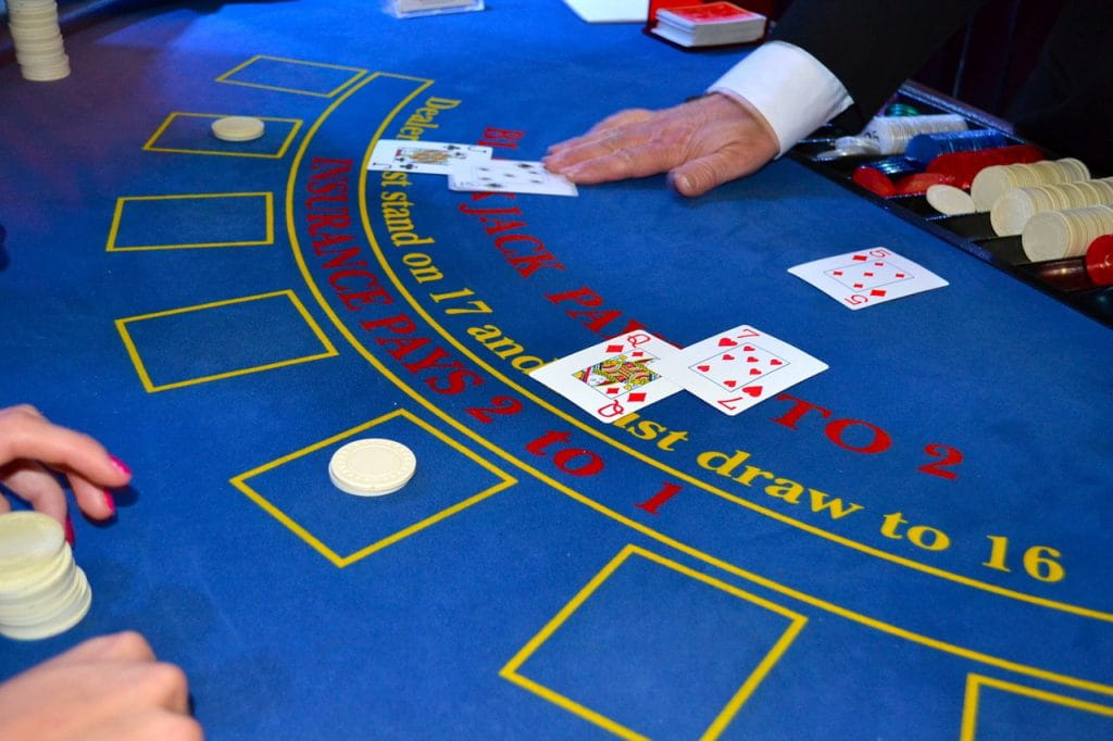 Blackjack-Tisch in einem echten Casino